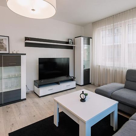 Skau 1 Old Town Family & Business Apartment Free Parking Bratislava Eksteriør bilde