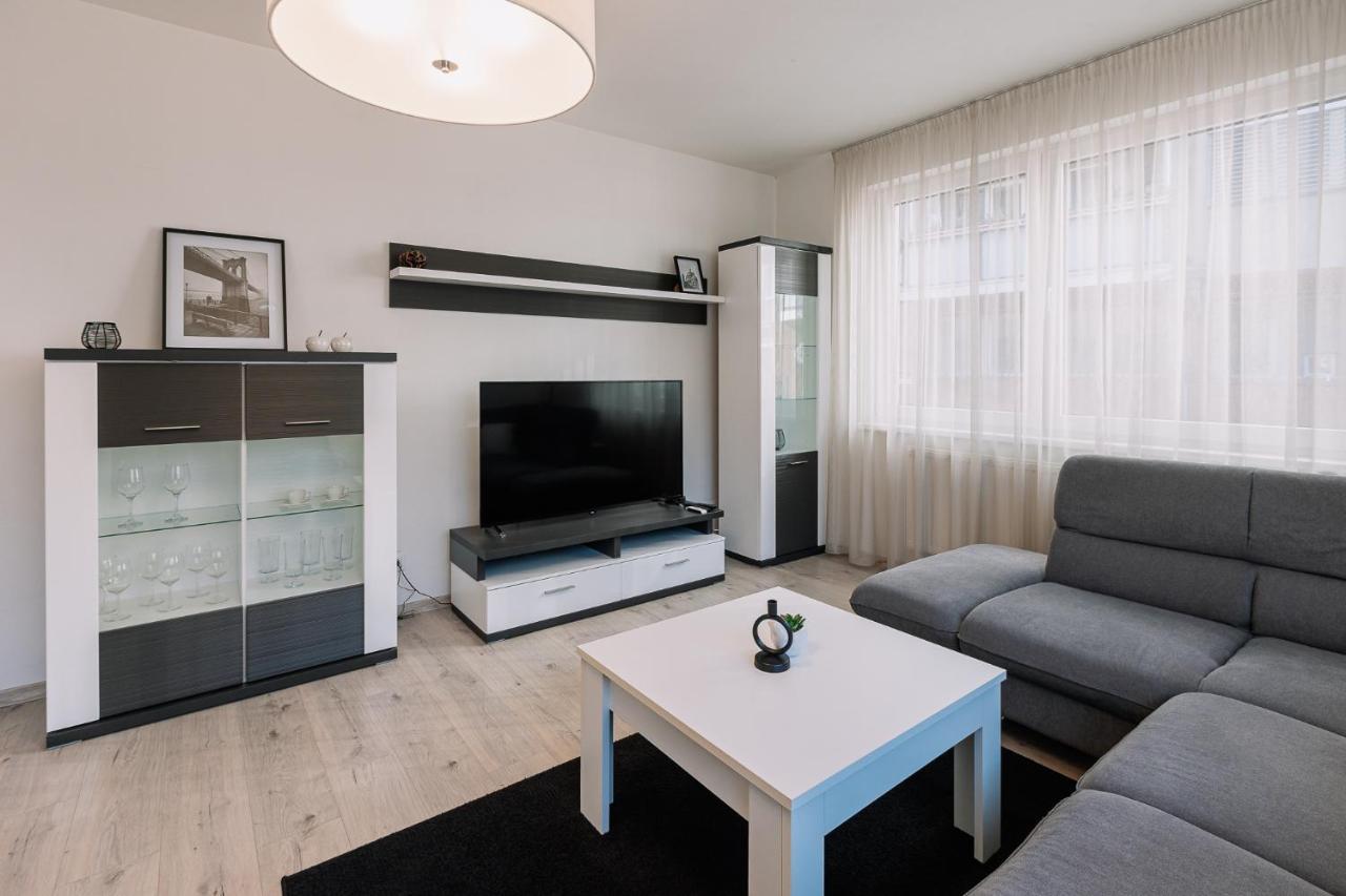 Skau 1 Old Town Family & Business Apartment Free Parking Bratislava Eksteriør bilde