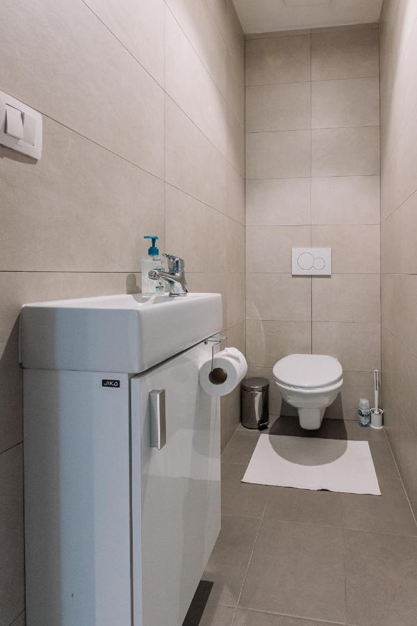 Skau 1 Old Town Family & Business Apartment Free Parking Bratislava Eksteriør bilde