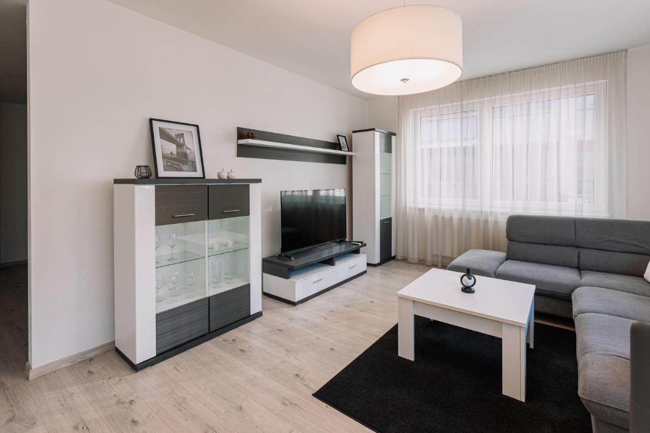 Skau 1 Old Town Family & Business Apartment Free Parking Bratislava Eksteriør bilde