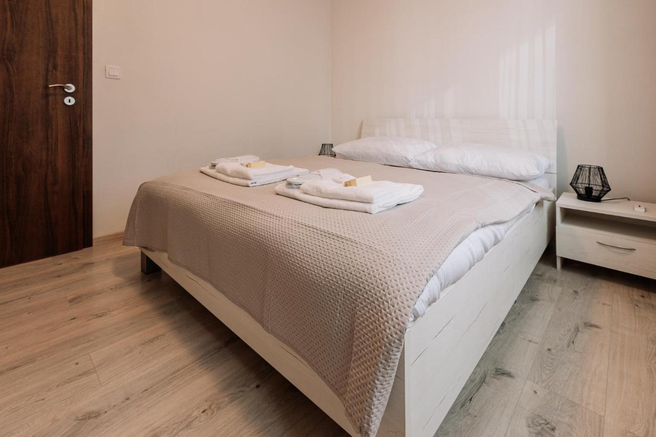 Skau 1 Old Town Family & Business Apartment Free Parking Bratislava Eksteriør bilde