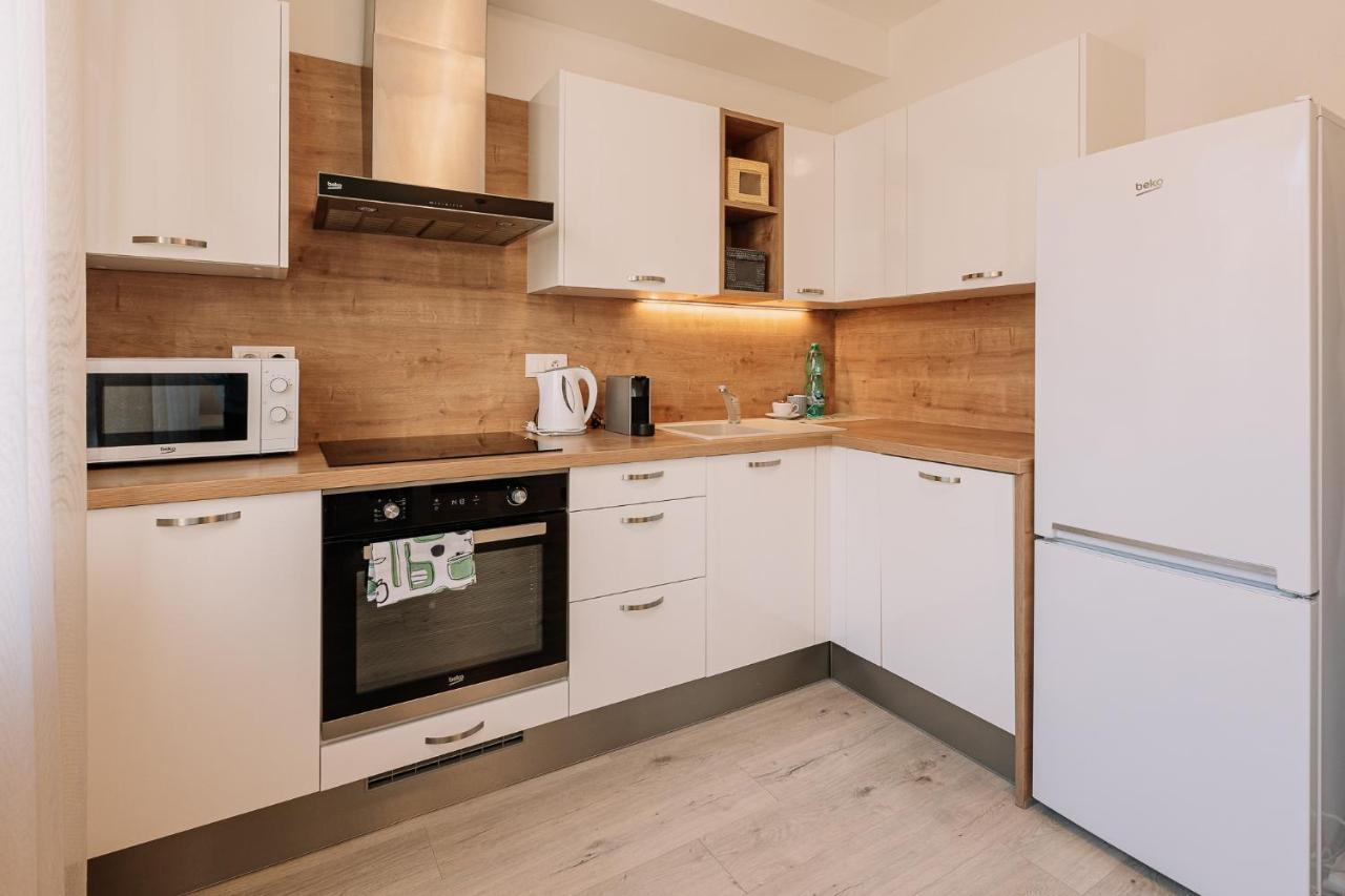Skau 1 Old Town Family & Business Apartment Free Parking Bratislava Eksteriør bilde