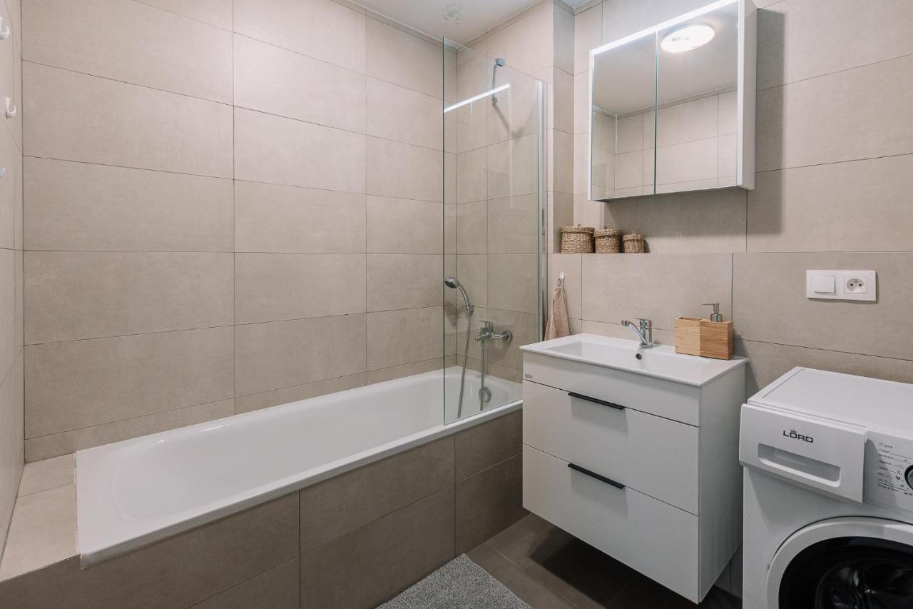 Skau 1 Old Town Family & Business Apartment Free Parking Bratislava Eksteriør bilde