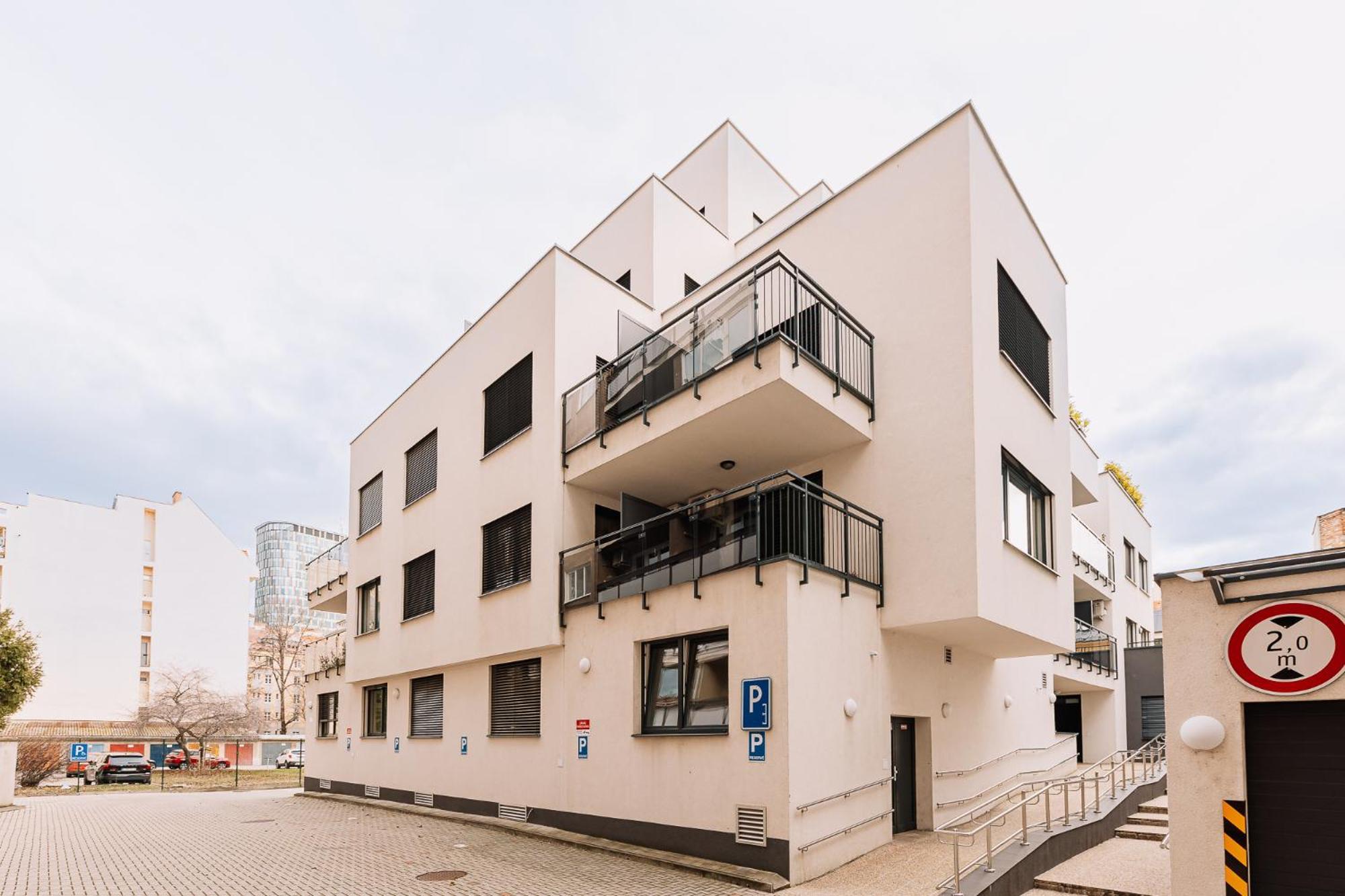 Skau 1 Old Town Family & Business Apartment Free Parking Bratislava Eksteriør bilde